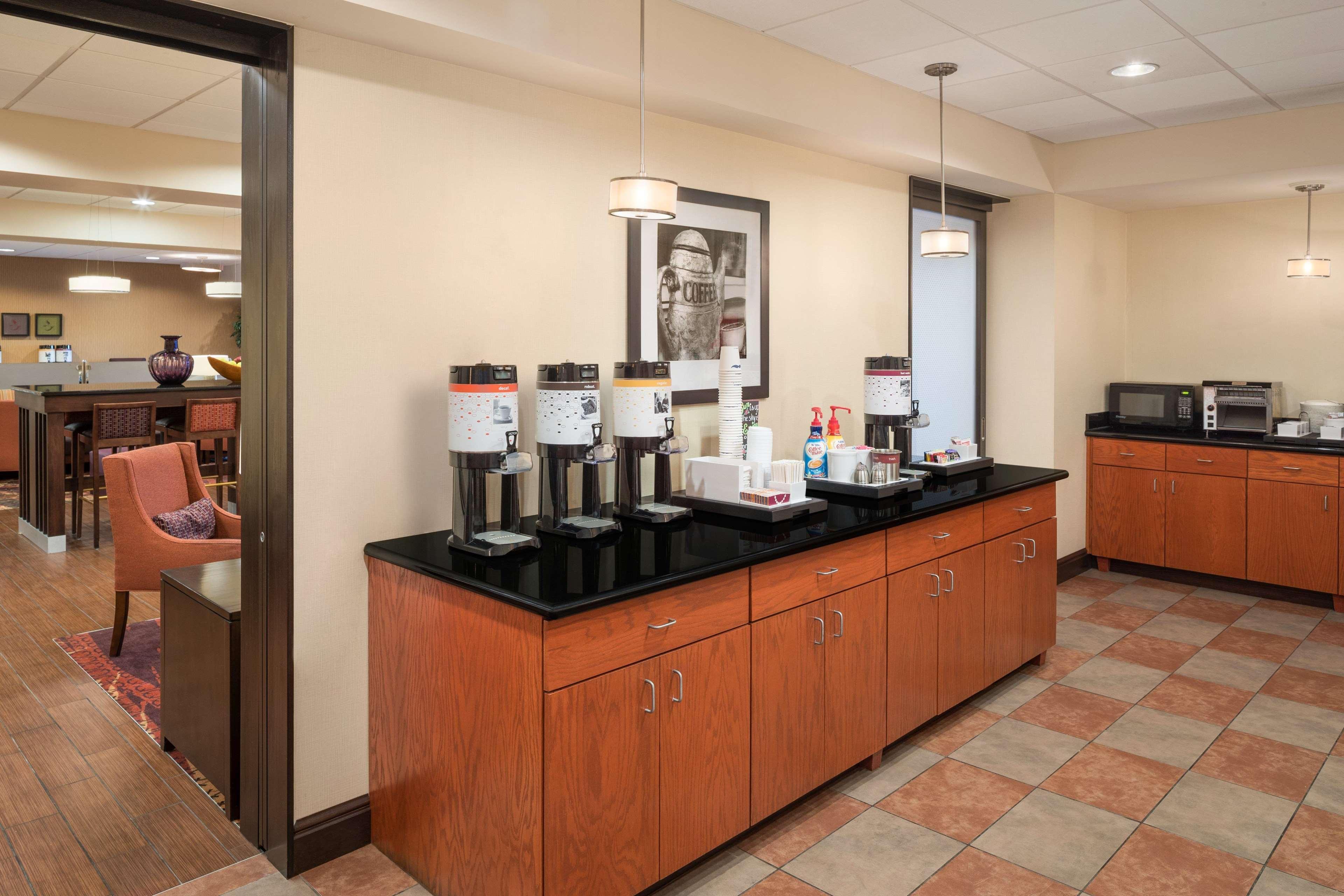 Hampton Inn Belle Vernon Экстерьер фото