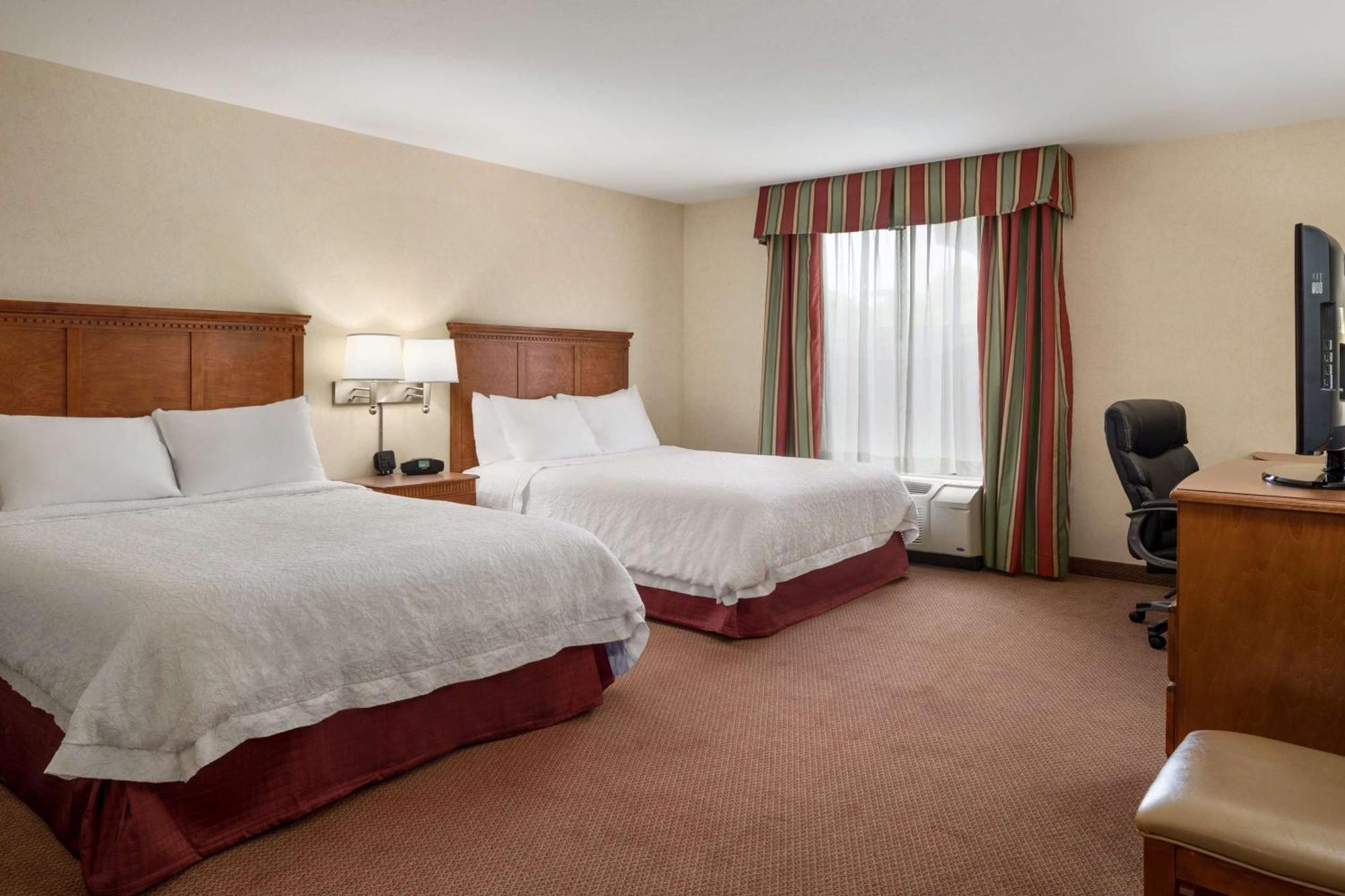 Hampton Inn Belle Vernon Экстерьер фото