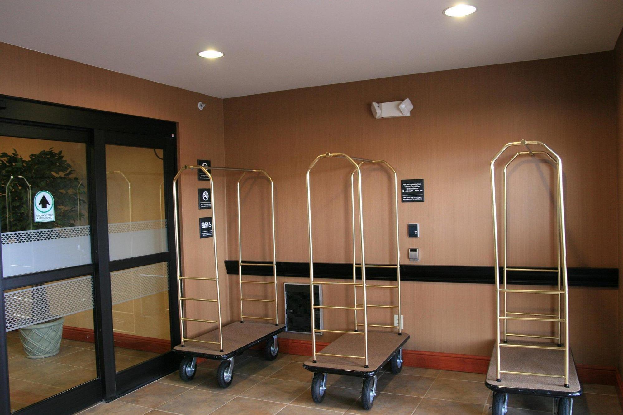 Hampton Inn Belle Vernon Экстерьер фото